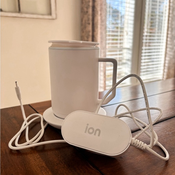 Other - White Ion Heated Mug with Charger